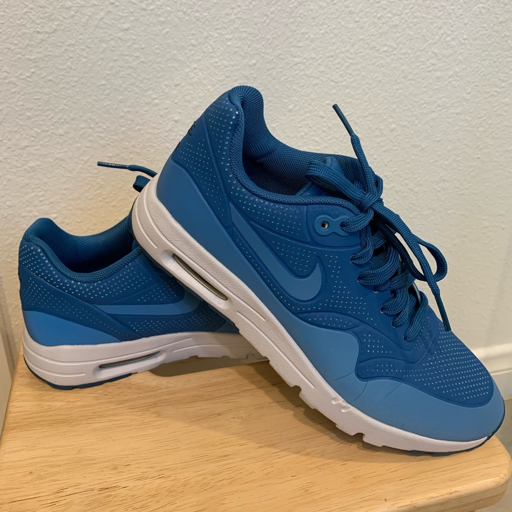 Nike Air Max - Monochrome Blue Size 7.5